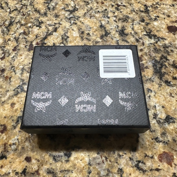 🚨🚨SOLD🚨🚨🚨MCM Silver Wallet Bundle (All Inclusive) - Picture 4 of 4
